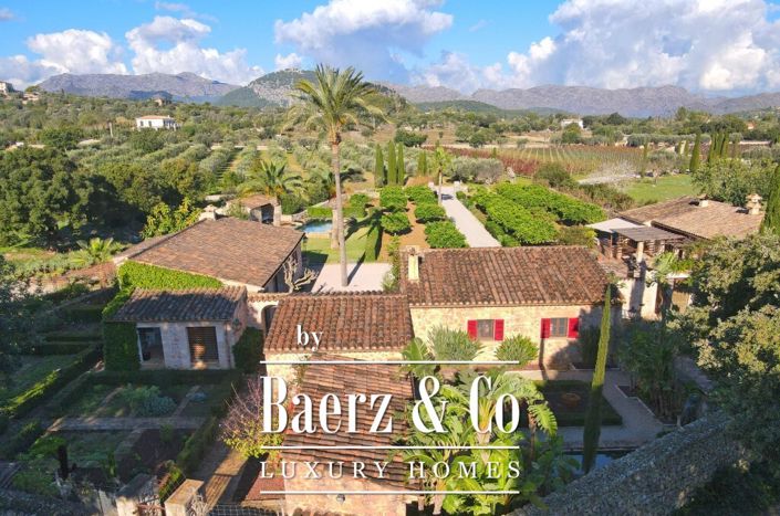 Image No.6-5 Bed Property for sale