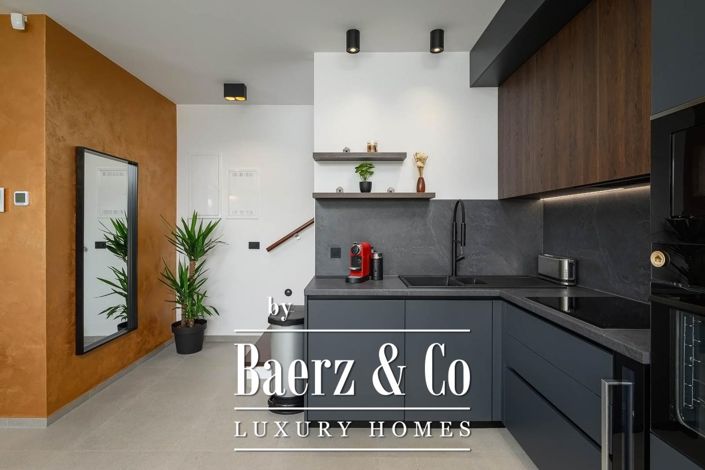 Image No.14-3 Bed Townhouse for sale