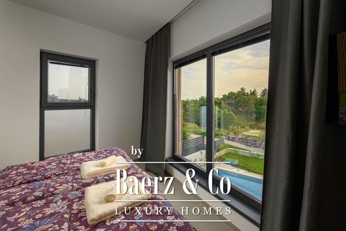 Image No.20-3 Bed Townhouse for sale