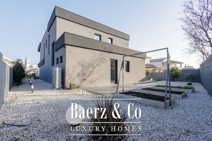 Image No.19-3 Bed Townhouse for sale