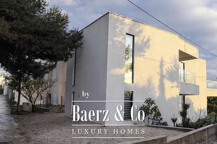 Image No.21-4 Bed Townhouse for sale