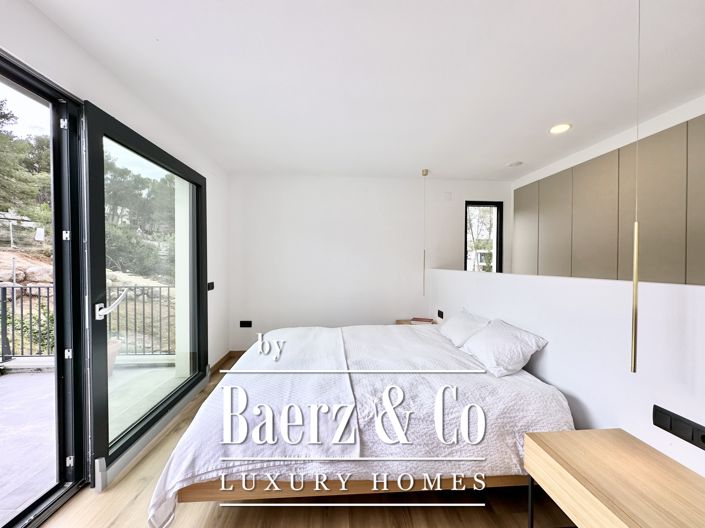 Image No.25-4 Bed Property for sale