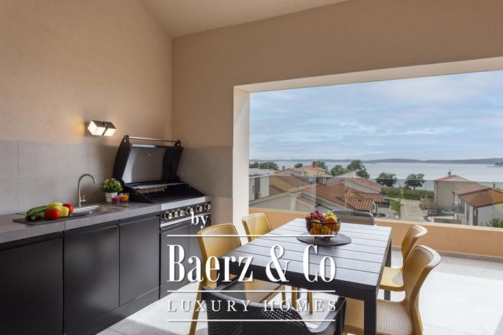 Image No.12-4 Bed Townhouse for sale