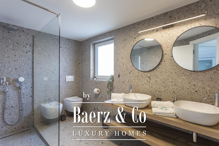 Image No.22-4 Bed Townhouse for sale