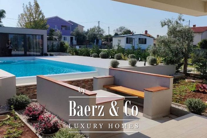 Image No.14-6 Bed Townhouse for sale