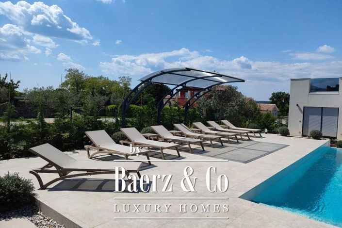 Image No.15-6 Bed Townhouse for sale