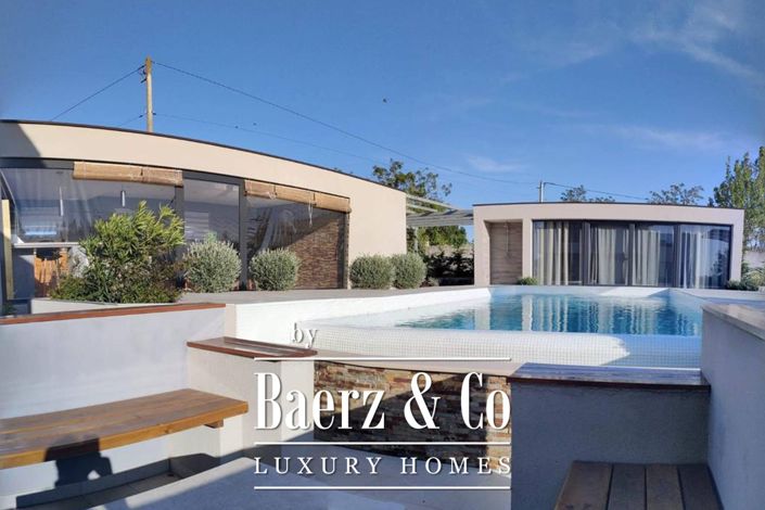 Image No.16-6 Bed Townhouse for sale