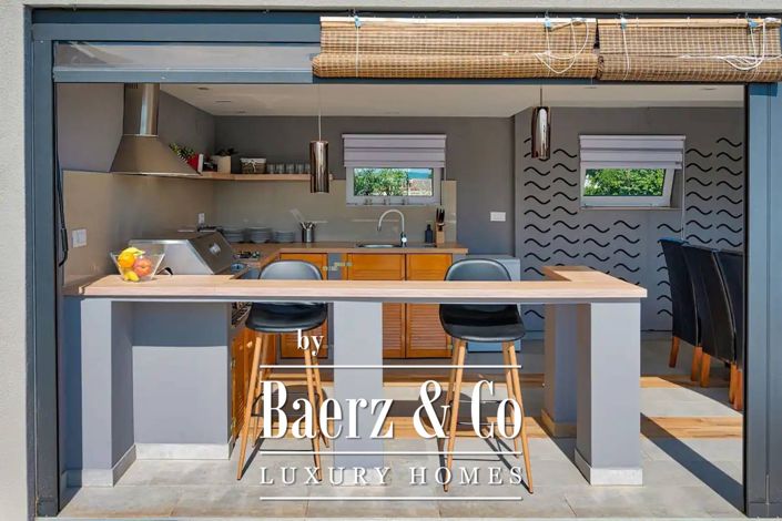 Image No.18-6 Bed Townhouse for sale