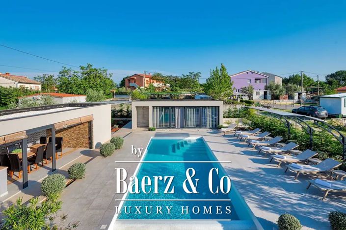 Image No.19-6 Bed Townhouse for sale