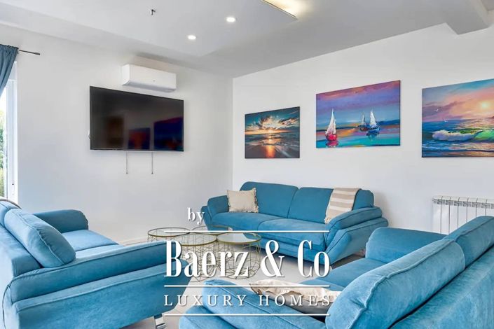 Image No.20-6 Bed Townhouse for sale