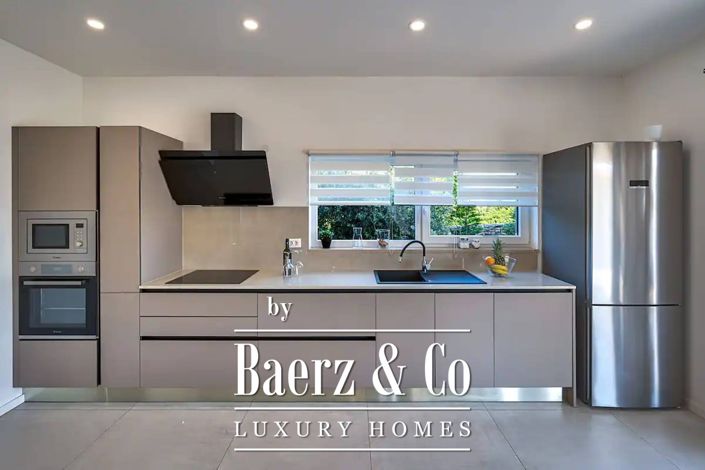 Image No.21-6 Bed Townhouse for sale