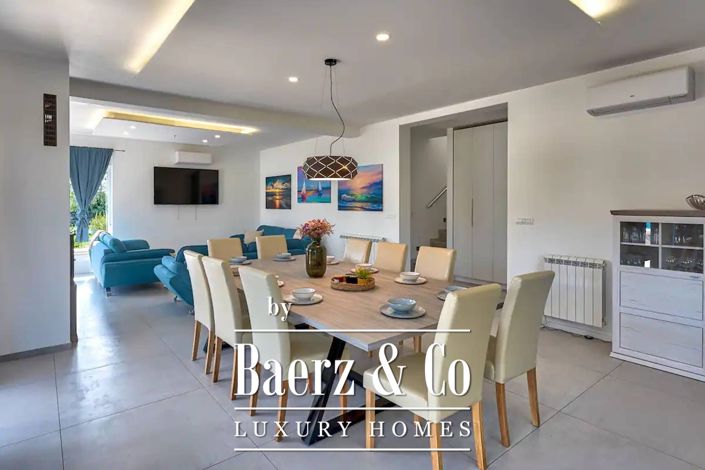 Image No.22-6 Bed Townhouse for sale