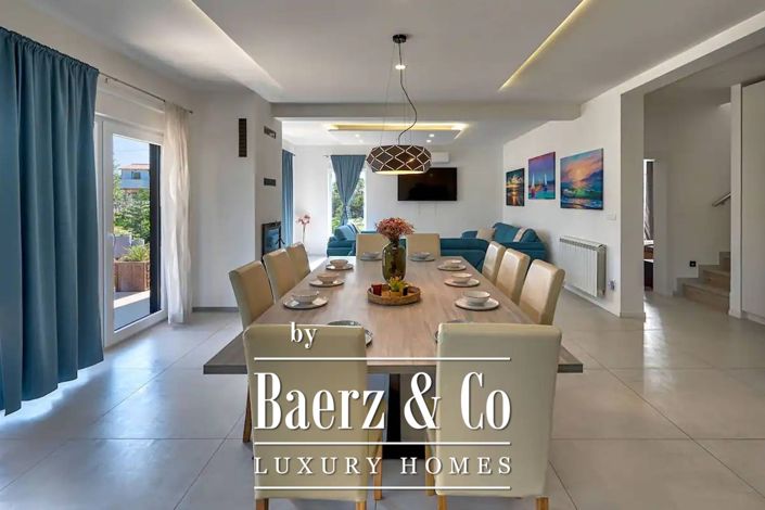 Image No.23-6 Bed Townhouse for sale