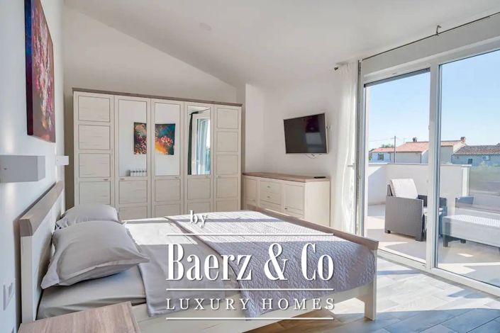 Image No.26-6 Bed Townhouse for sale