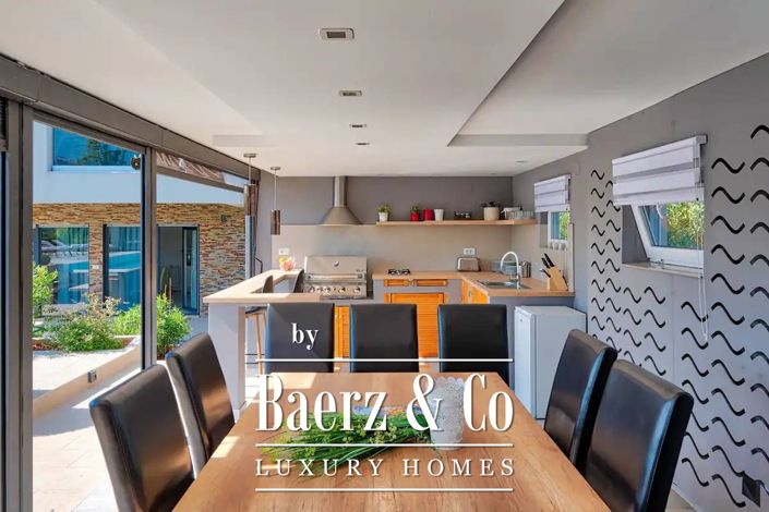 Image No.28-6 Bed Townhouse for sale