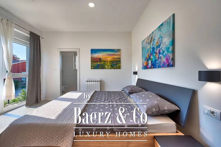 Image No.30-6 Bed Townhouse for sale