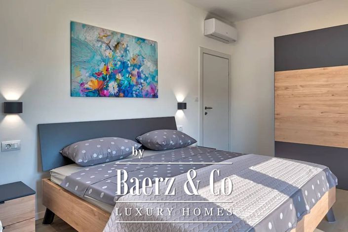 Image No.32-6 Bed Townhouse for sale