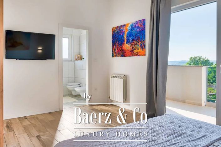 Image No.33-6 Bed Townhouse for sale