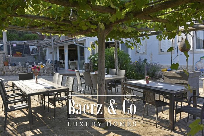 Image No.7-12 Bed House for sale