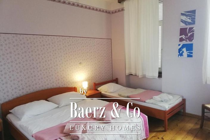 Image No.9-12 Bed House for sale