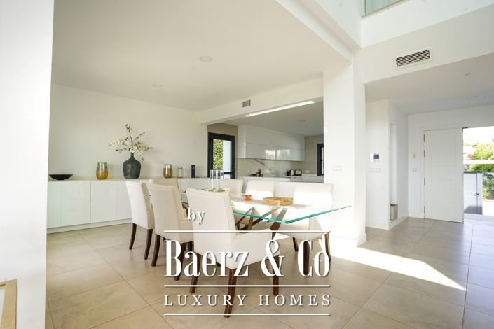 Image No.2-4 Bed Villa for sale