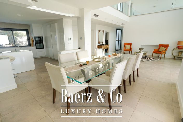 Image No.4-4 Bed Villa for sale