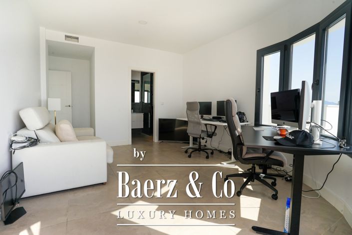 Image No.8-4 Bed Villa for sale