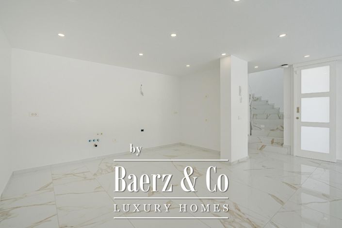 Image No.10-3 Bed Villa for sale