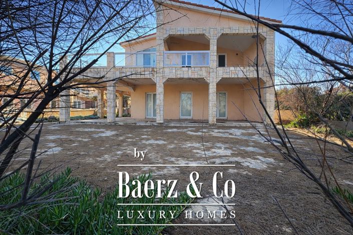 Image No.7-6 Bed Townhouse for sale