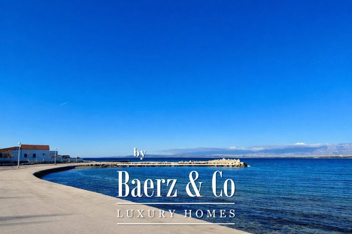 Image No.9-6 Bed Townhouse for sale