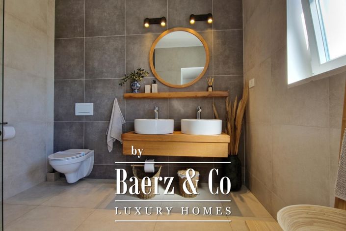 Image No.12-3 Bed Townhouse for sale