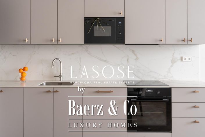 Image No.10-2 Bed Property for sale