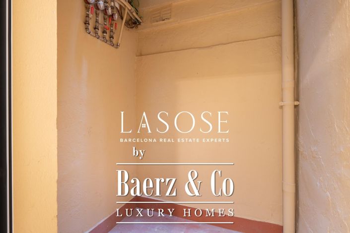 Image No.35-2 Bed Property for sale