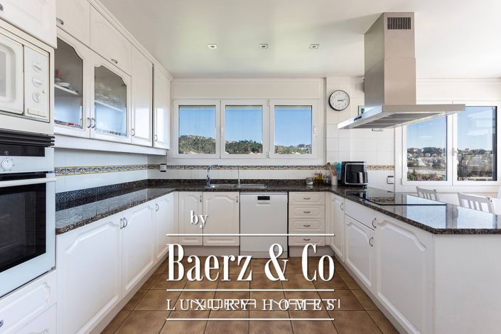 Image No.17-6 Bed House for sale