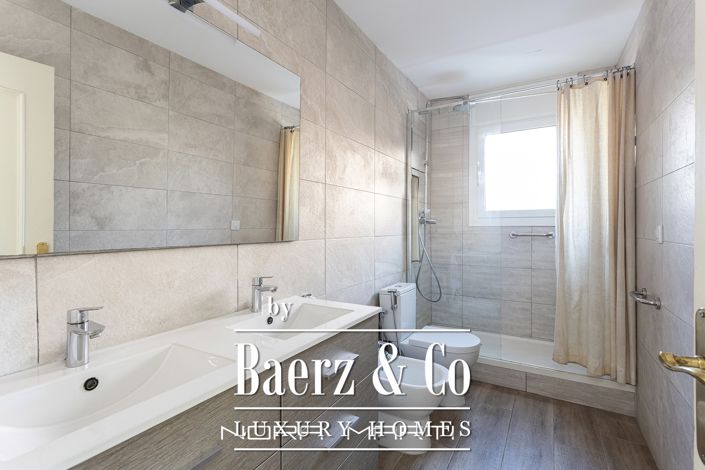 Image No.22-6 Bed House for sale