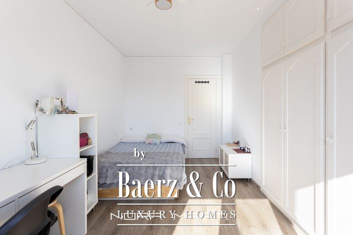 Image No.27-6 Bed House for sale