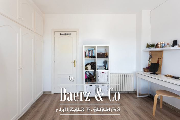 Image No.30-6 Bed House for sale