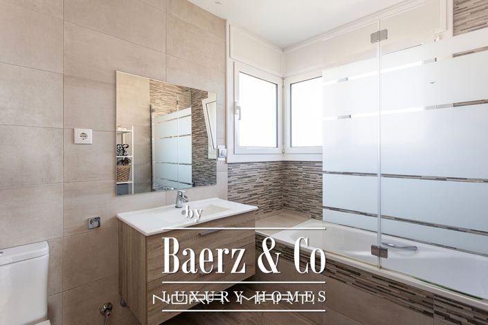 Image No.36-6 Bed House for sale