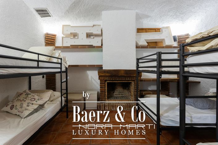 Image No.44-6 Bed House for sale