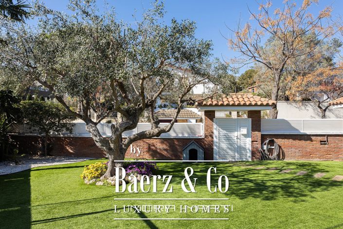 Image No.8-6 Bed House for sale