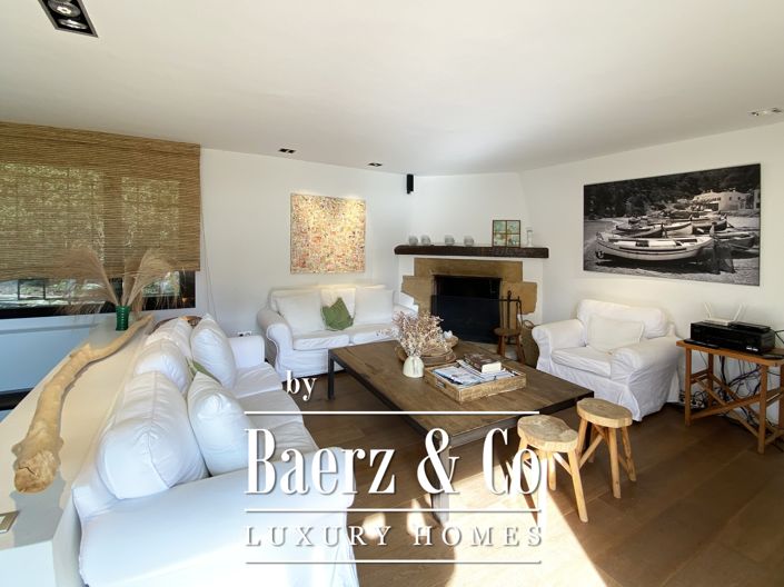 Image No.10-5 Bed Villa for sale