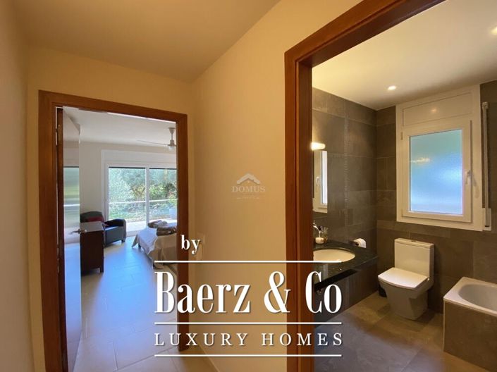 Image No.18-5 Bed Villa for sale