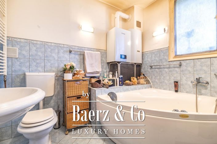 Image No.8-6 Bed Townhouse for sale