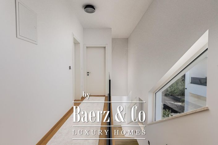 Image No.12-3 Bed Townhouse for sale