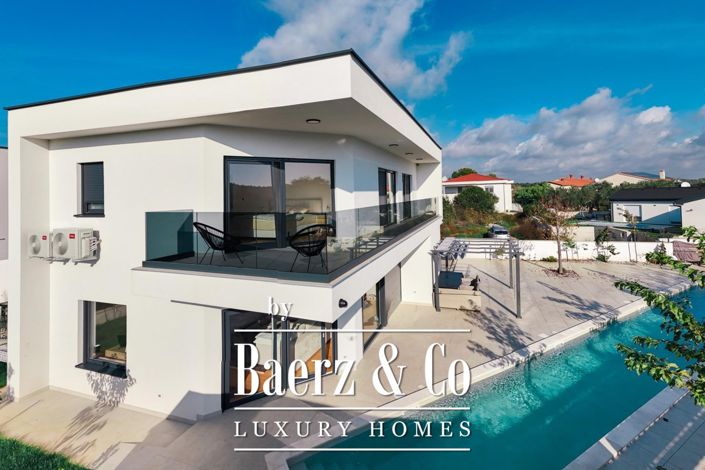 Image No.17-3 Bed Townhouse for sale