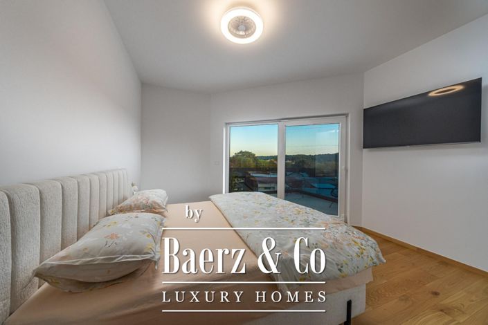 Image No.28-3 Bed Townhouse for sale