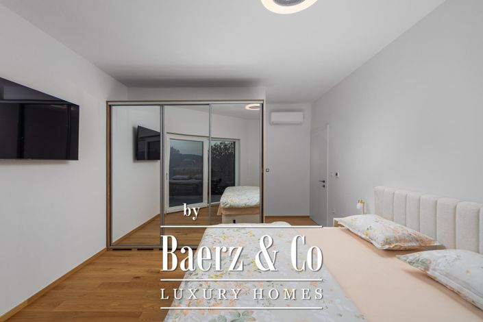 Image No.30-3 Bed Townhouse for sale