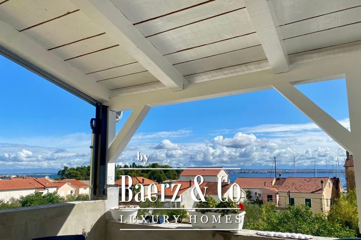 Image No.10-6 Bed Townhouse for sale