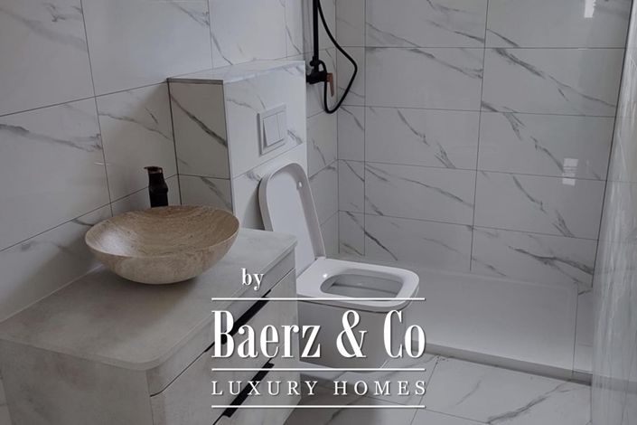 Image No.24-6 Bed Townhouse for sale