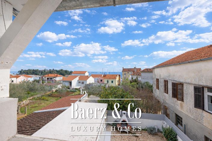 Image No.28-6 Bed Townhouse for sale